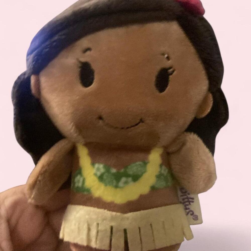 Hallmark itty bittys hula girl